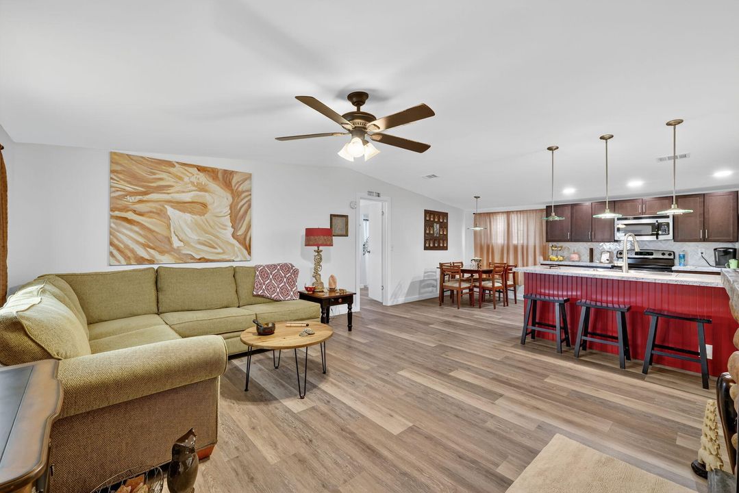 For Sale: $159,000 (2 beds, 2 baths, 1120 Square Feet)