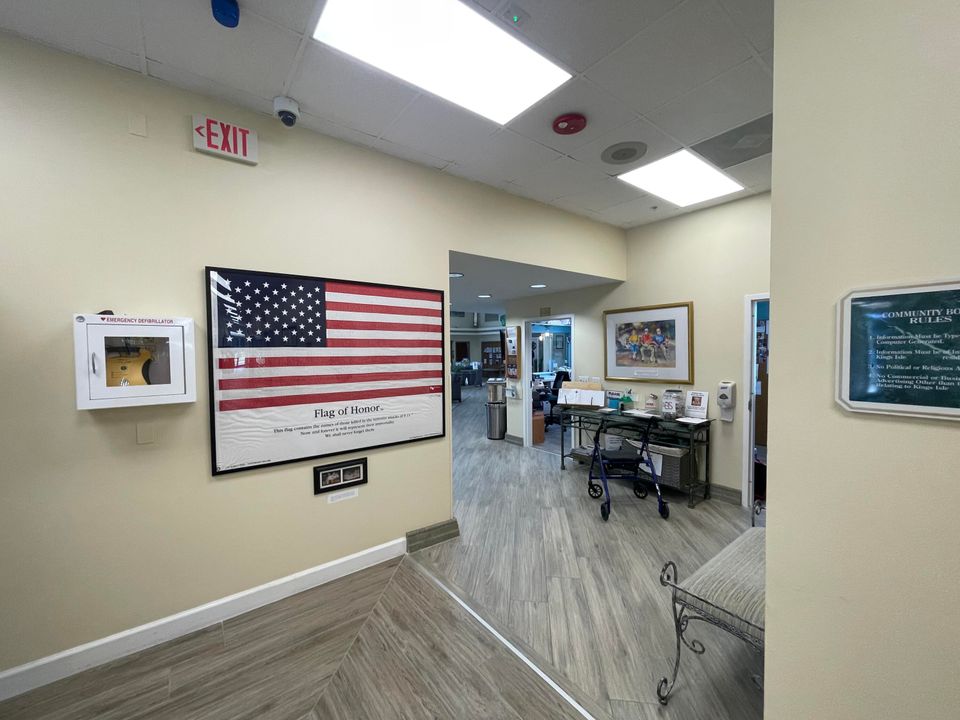 合同活跃: $214,900 (2 贝兹, 2 浴室, 1037 平方英尺)