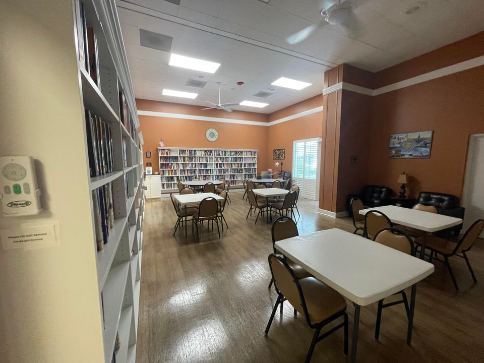 合同活跃: $214,900 (2 贝兹, 2 浴室, 1037 平方英尺)