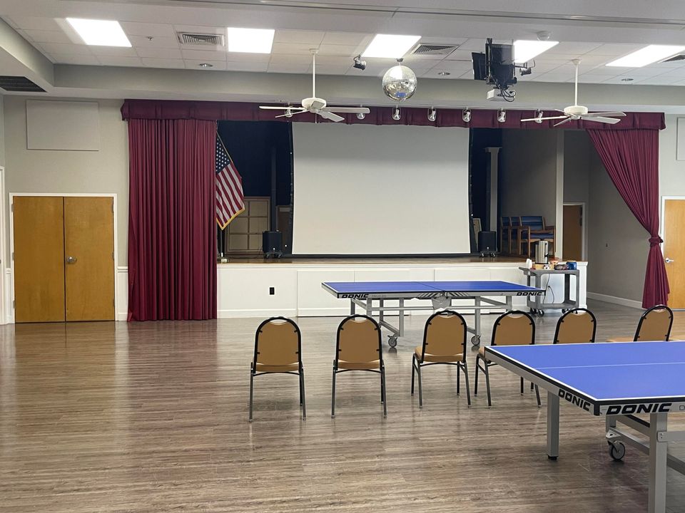 合同活跃: $214,900 (2 贝兹, 2 浴室, 1037 平方英尺)