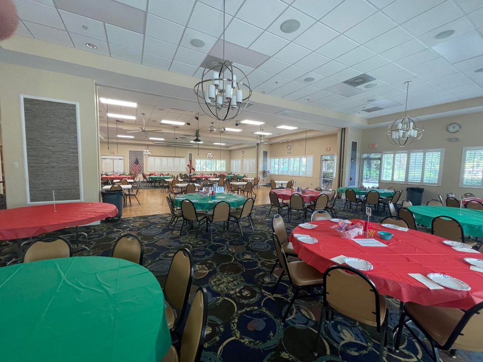 合同活跃: $214,900 (2 贝兹, 2 浴室, 1037 平方英尺)