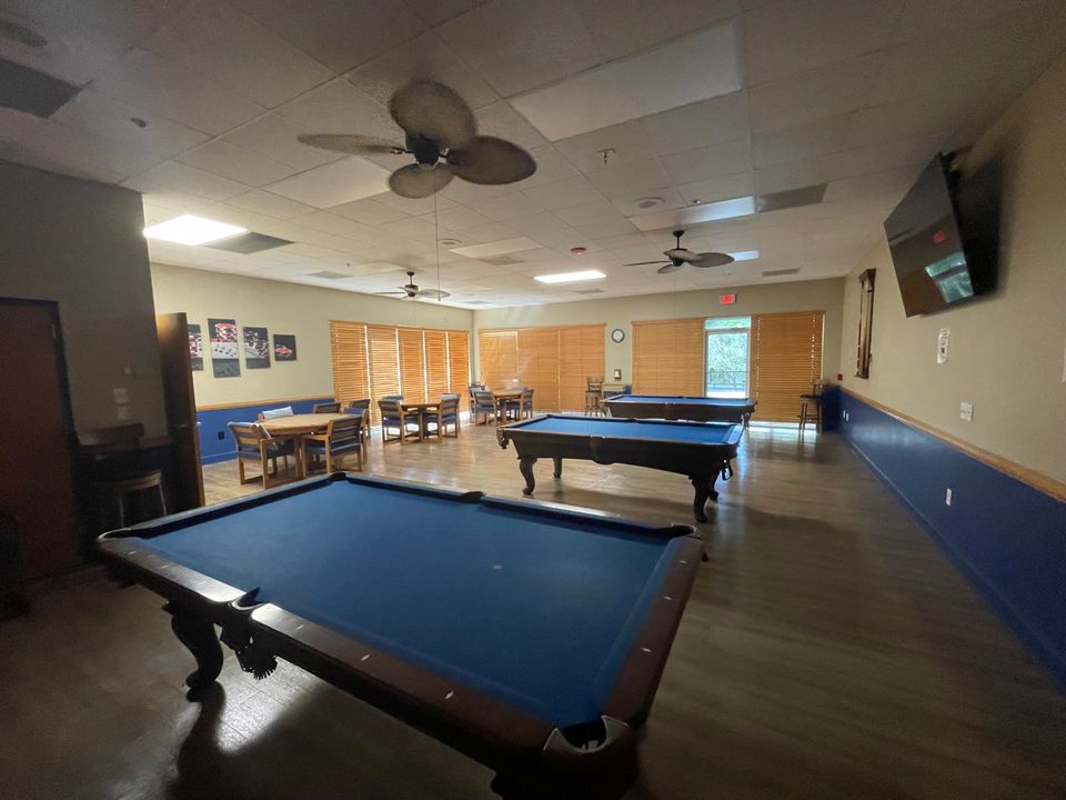 合同活跃: $214,900 (2 贝兹, 2 浴室, 1037 平方英尺)