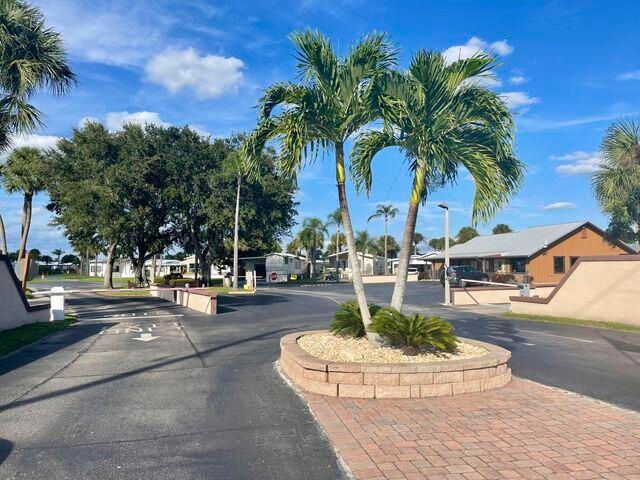 待售: $125,000 (1 贝兹, 2 浴室, 860 平方英尺)