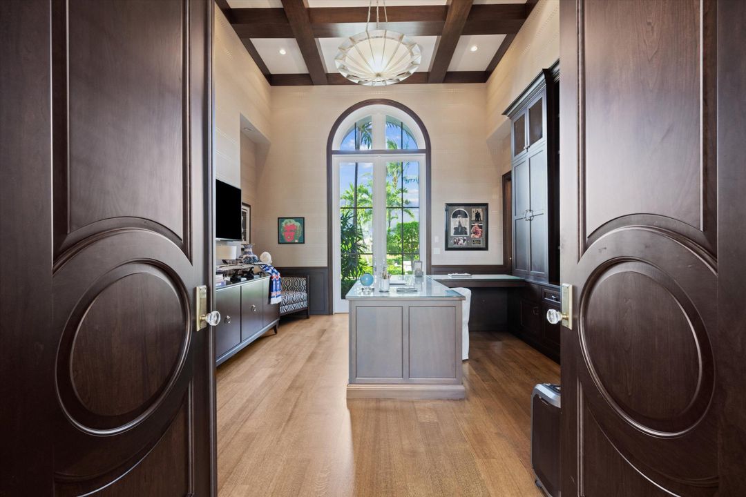 For Sale: $11,500,000 (5 beds, 6 baths, 7856 Square Feet)