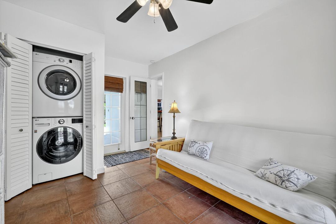 出租: $3,800 (3 贝兹, 1 浴室, 1001 平方英尺)