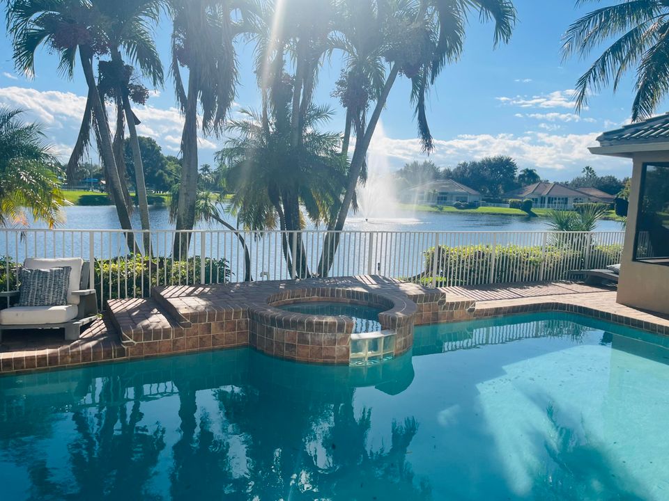 Под контрактом: $6,500 (4 спален, 3 ванн, 2958 Квадратных фут)