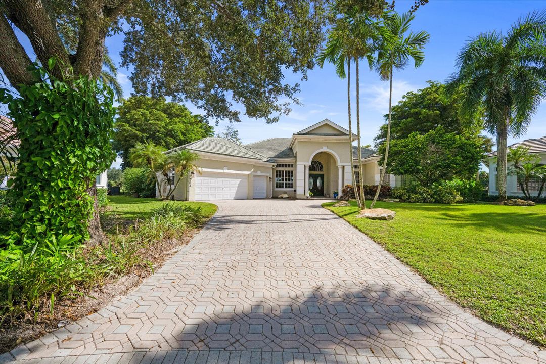 Activo con contrato: $1,097,000 (5 camas, 3 baños, 3234 Pies cuadrados)