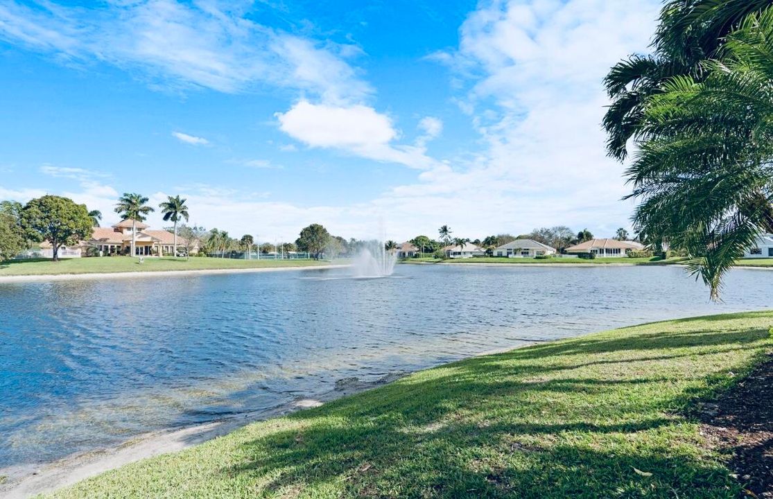 Под контрактом: $6,500 (4 спален, 3 ванн, 2958 Квадратных фут)