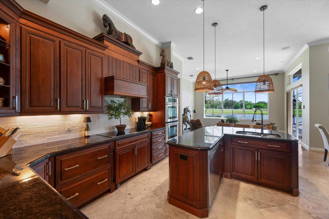 Activo con contrato: $1,097,000 (5 camas, 3 baños, 3234 Pies cuadrados)