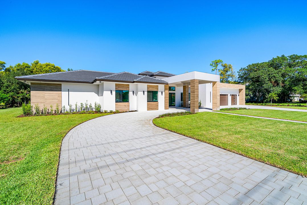 For Sale: $4,260,000 (5 beds, 6 baths, 4823 Square Feet)