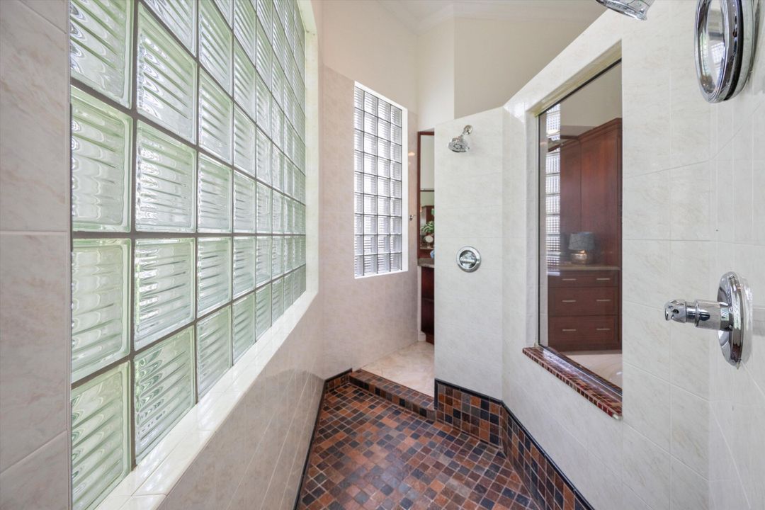 Activo con contrato: $1,097,000 (5 camas, 3 baños, 3234 Pies cuadrados)