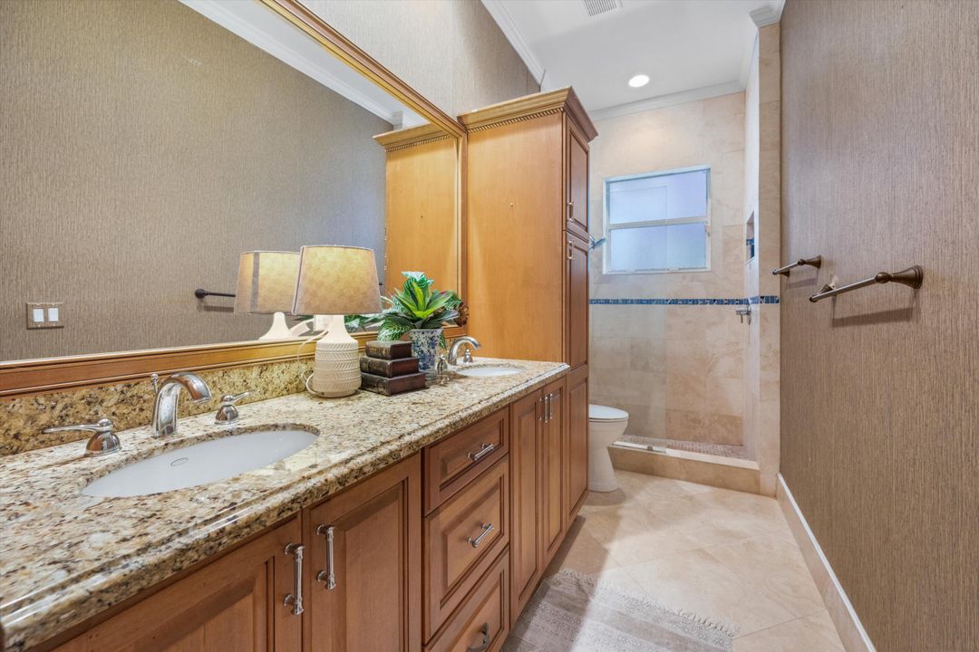 Activo con contrato: $1,097,000 (5 camas, 3 baños, 3234 Pies cuadrados)