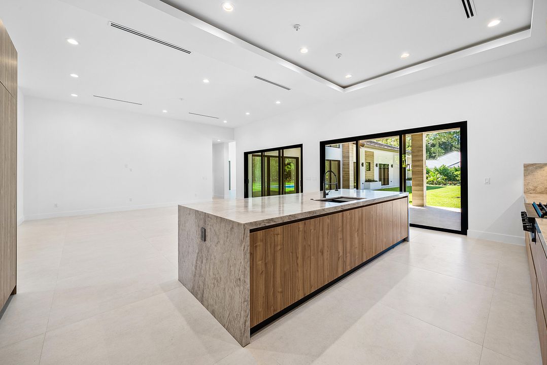 For Sale: $4,260,000 (5 beds, 6 baths, 4823 Square Feet)