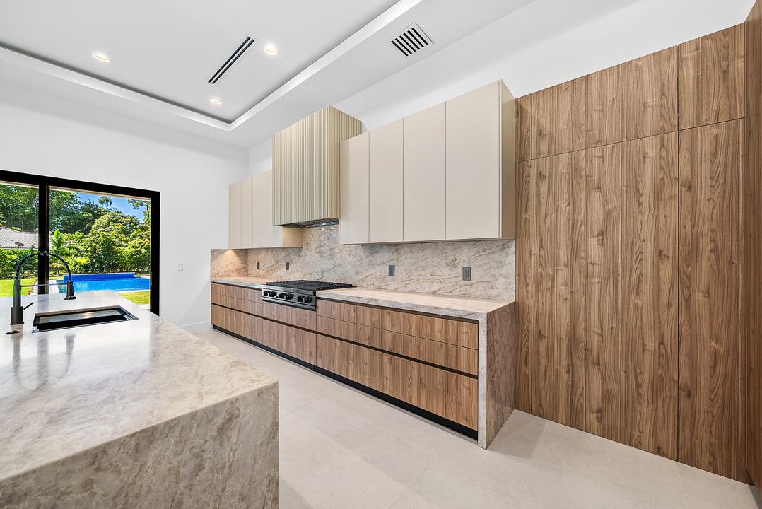 For Sale: $4,260,000 (5 beds, 6 baths, 4823 Square Feet)