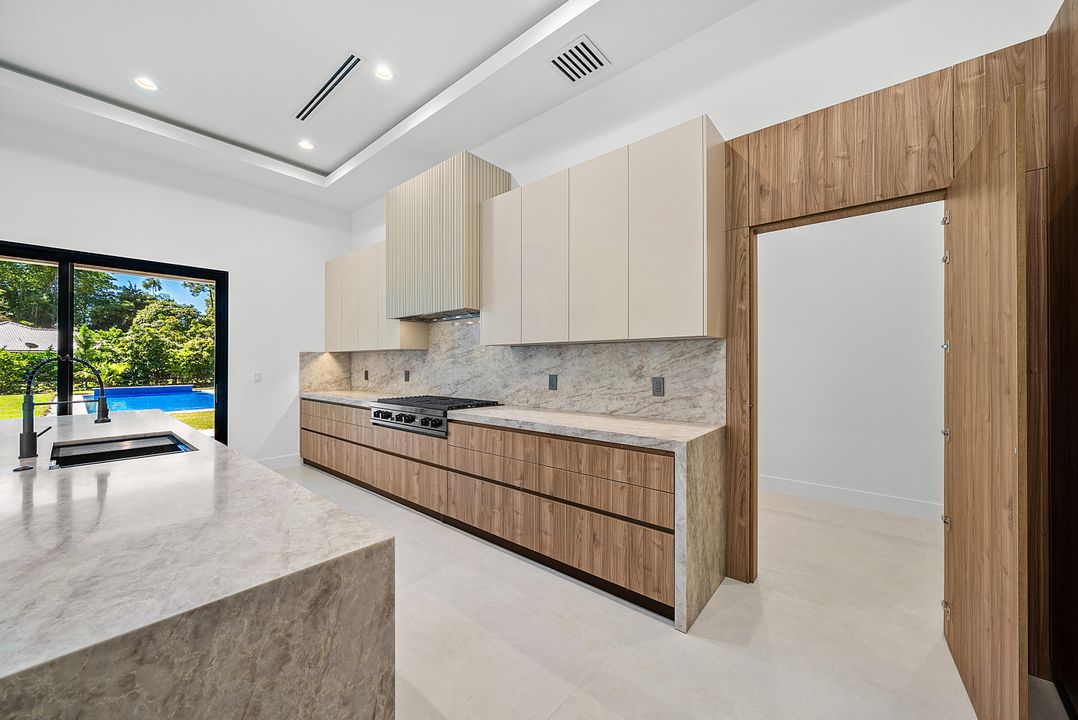 For Sale: $4,260,000 (5 beds, 6 baths, 4823 Square Feet)