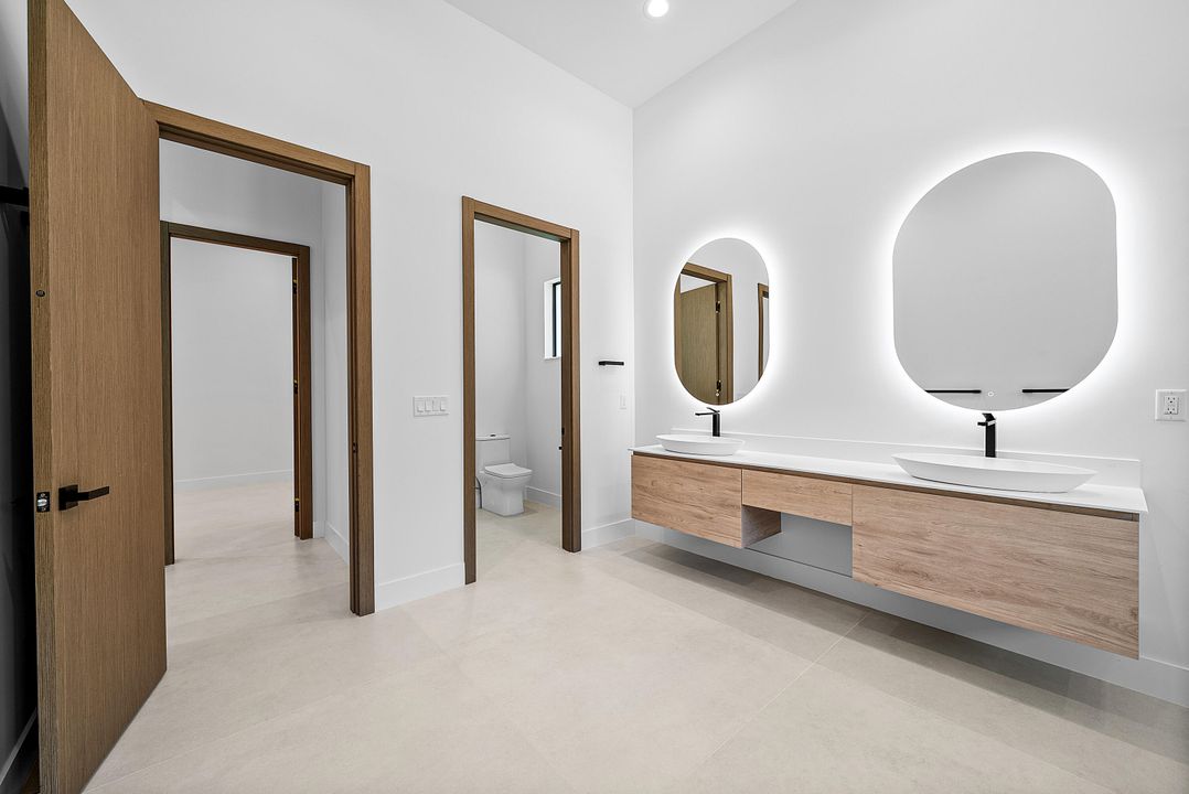 For Sale: $4,260,000 (5 beds, 6 baths, 4823 Square Feet)