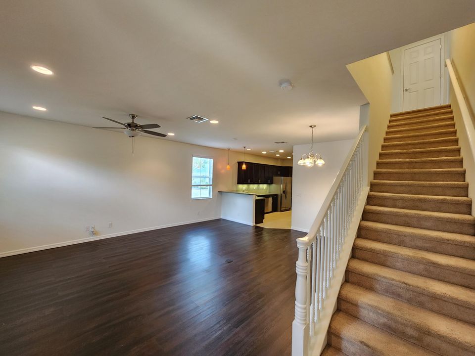 For Rent: $3,150 (3 beds, 2 baths, 1601 Square Feet)