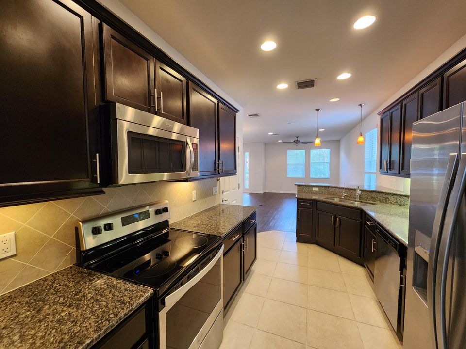 For Rent: $3,150 (3 beds, 2 baths, 1601 Square Feet)