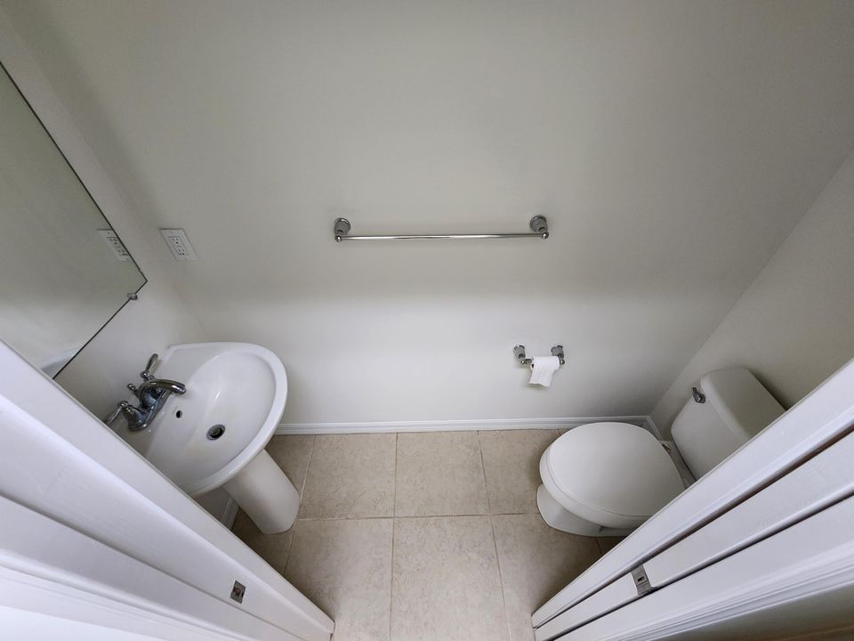 For Rent: $3,150 (3 beds, 2 baths, 1601 Square Feet)