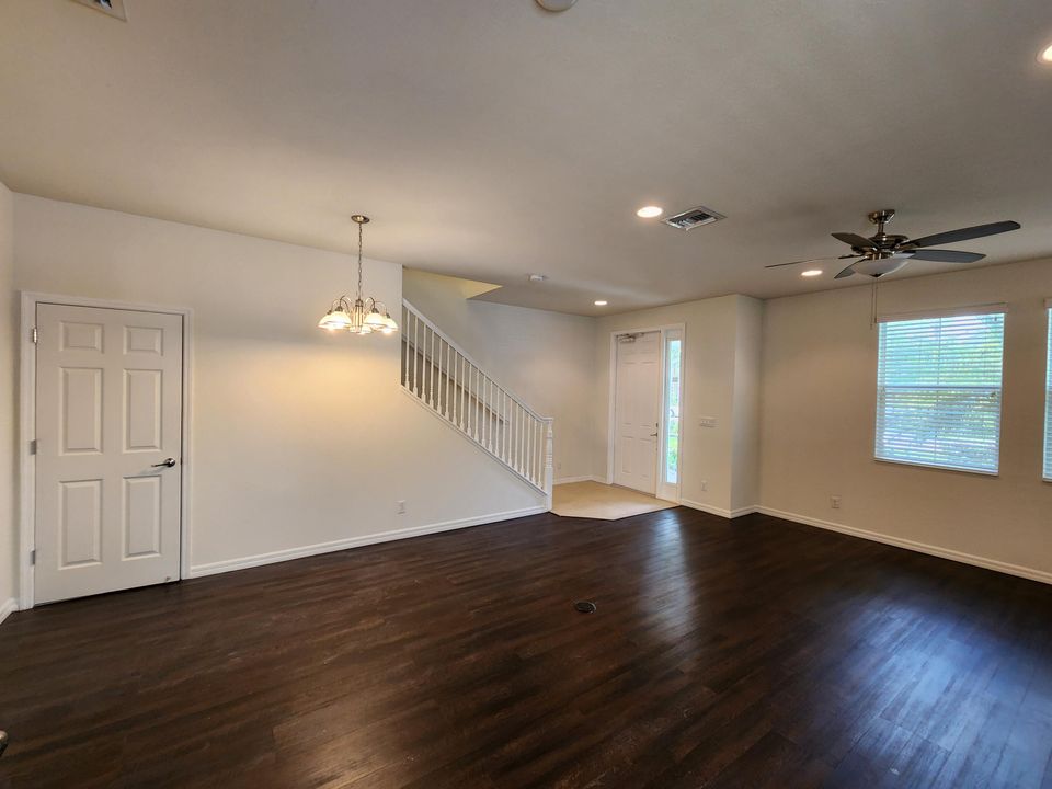 For Rent: $3,150 (3 beds, 2 baths, 1601 Square Feet)