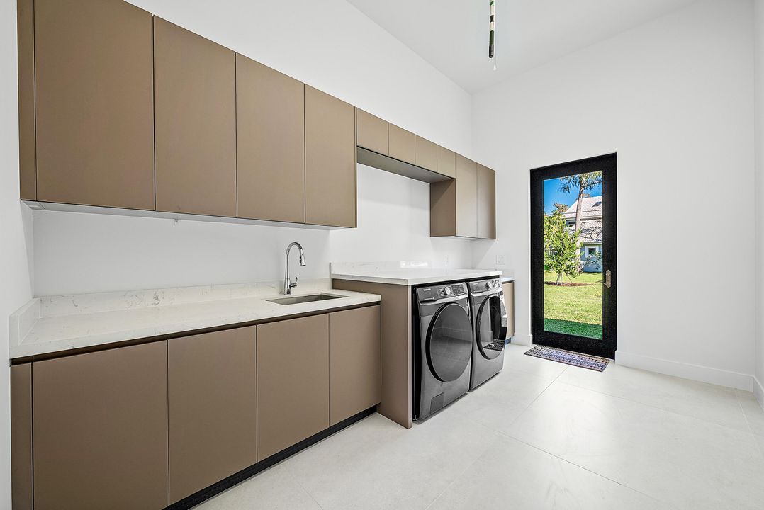 For Sale: $4,260,000 (5 beds, 6 baths, 4823 Square Feet)