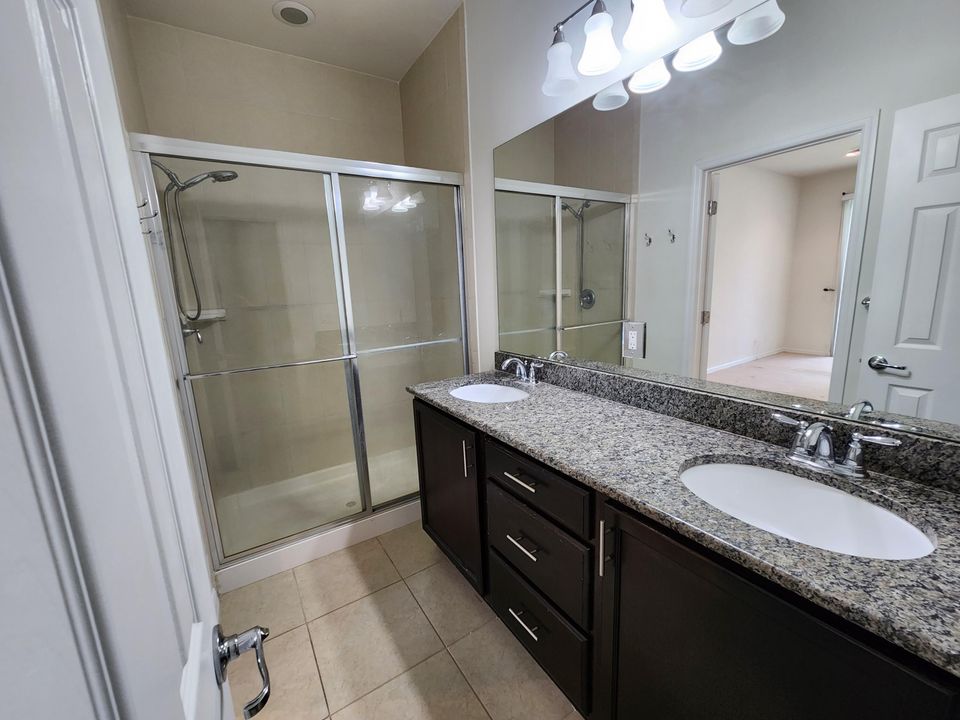 For Rent: $3,150 (3 beds, 2 baths, 1601 Square Feet)