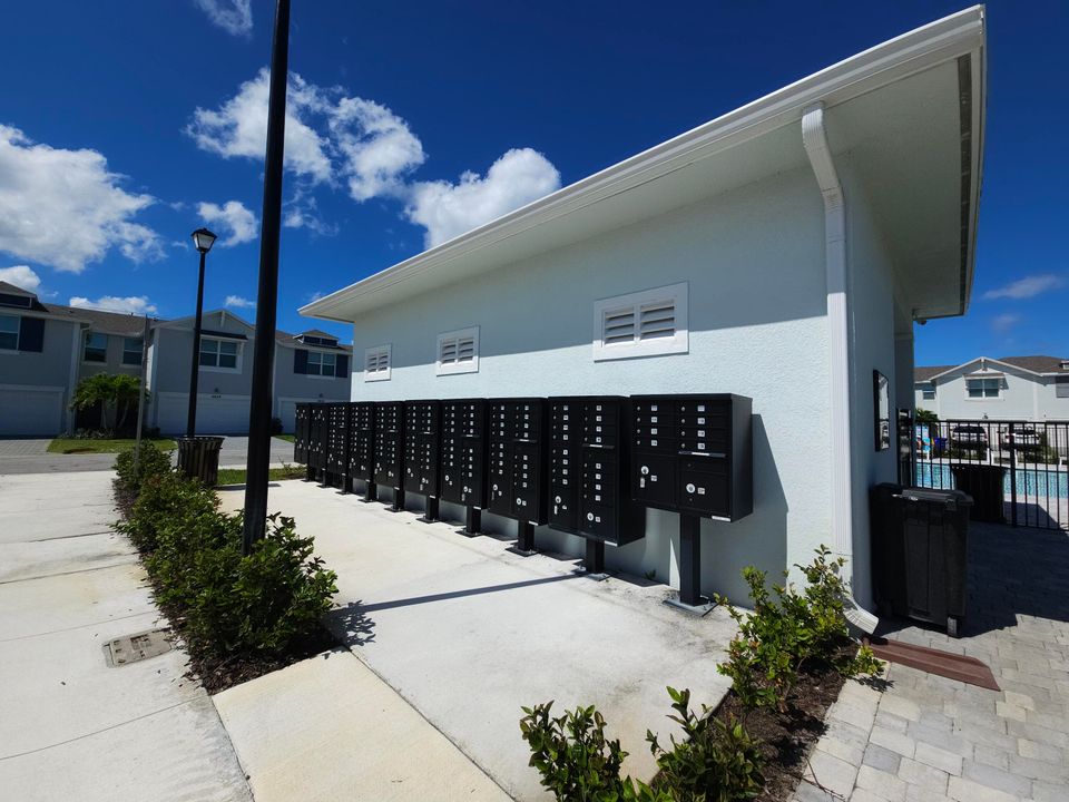 For Sale: $364,900 (3 beds, 2 baths, 1475 Square Feet)