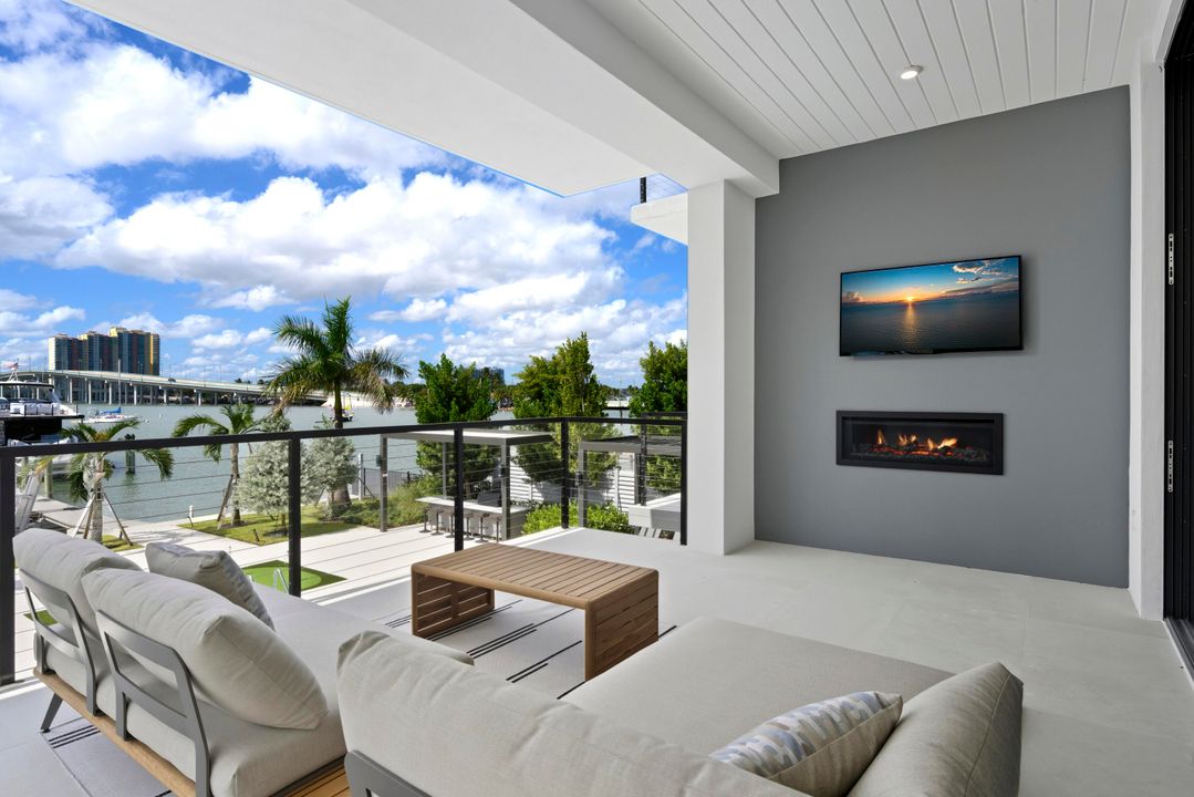 For Sale: $3,395,000 (3 beds, 3 baths, 2698 Square Feet)