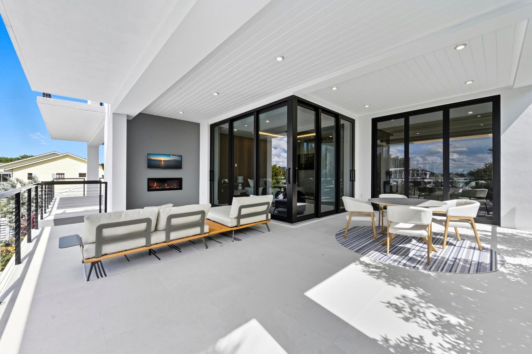 For Sale: $3,395,000 (3 beds, 3 baths, 2698 Square Feet)