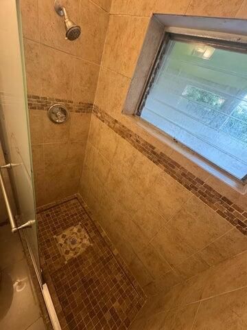 For Rent: $3,300 (4 beds, 2 baths, 1391 Square Feet)