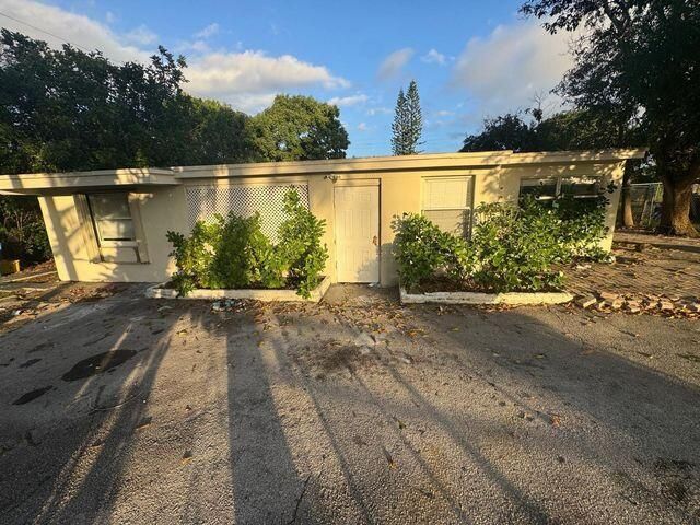 For Rent: $3,300 (4 beds, 2 baths, 1391 Square Feet)