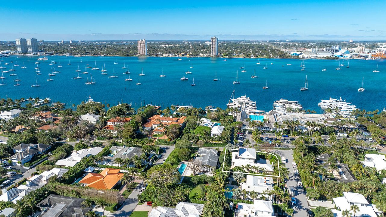 Activo con contrato: $8,900,000 (4 camas, 3 baños, 3470 Pies cuadrados)