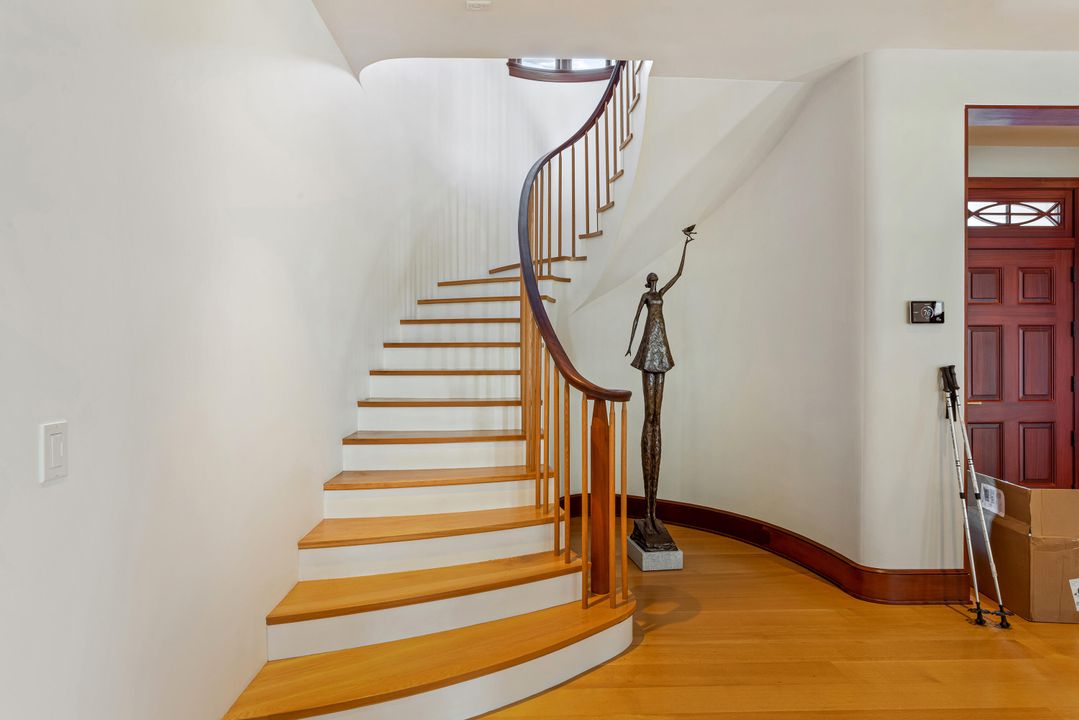 Activo con contrato: $8,900,000 (4 camas, 3 baños, 3470 Pies cuadrados)