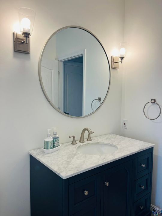 Под контрактом: $6,500 (4 спален, 3 ванн, 2958 Квадратных фут)