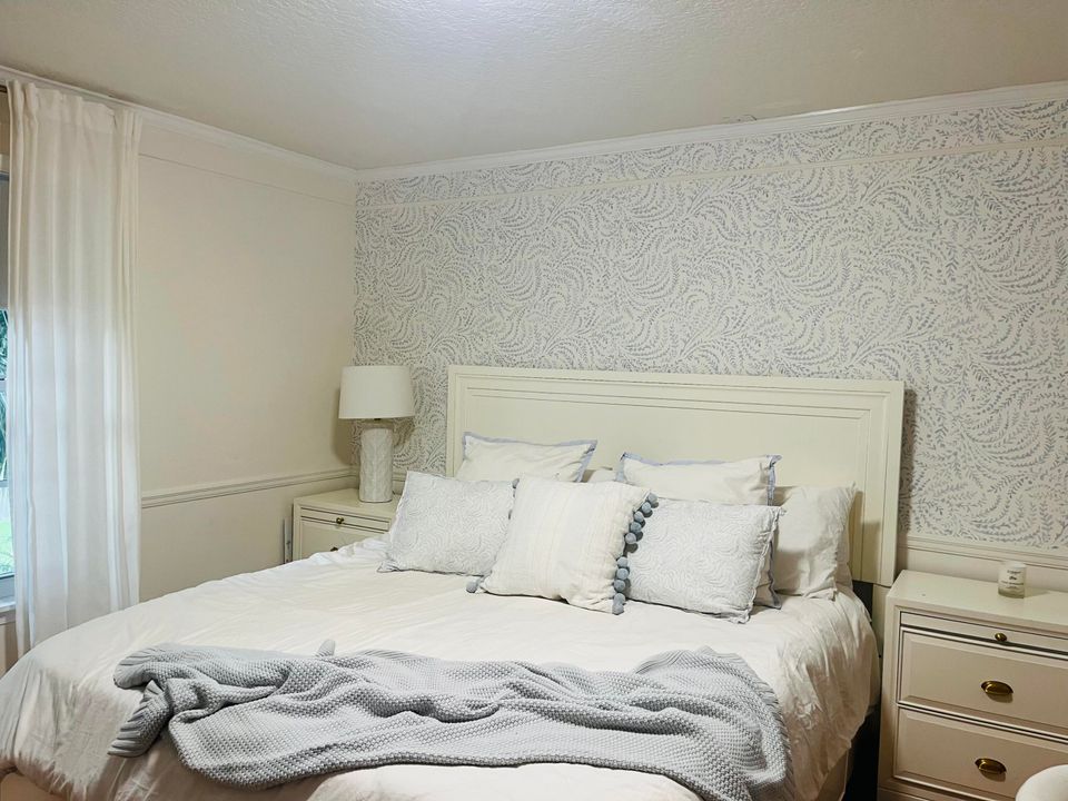 Под контрактом: $6,500 (4 спален, 3 ванн, 2958 Квадратных фут)