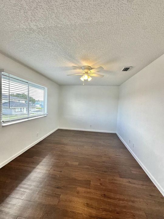 For Rent: $1,800 (2 beds, 1 baths, 980 Square Feet)