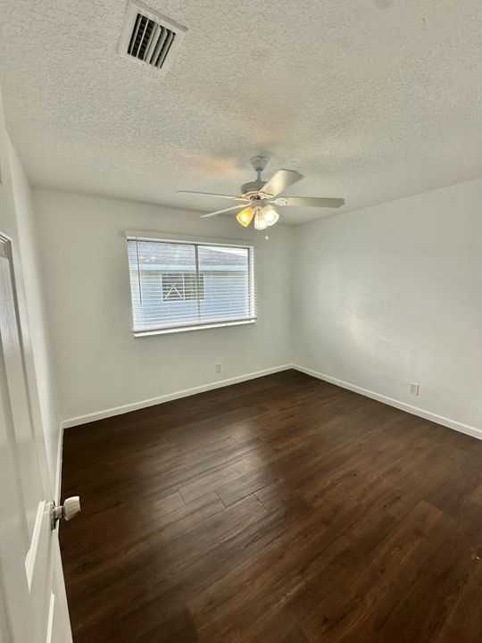 For Rent: $1,800 (2 beds, 1 baths, 980 Square Feet)