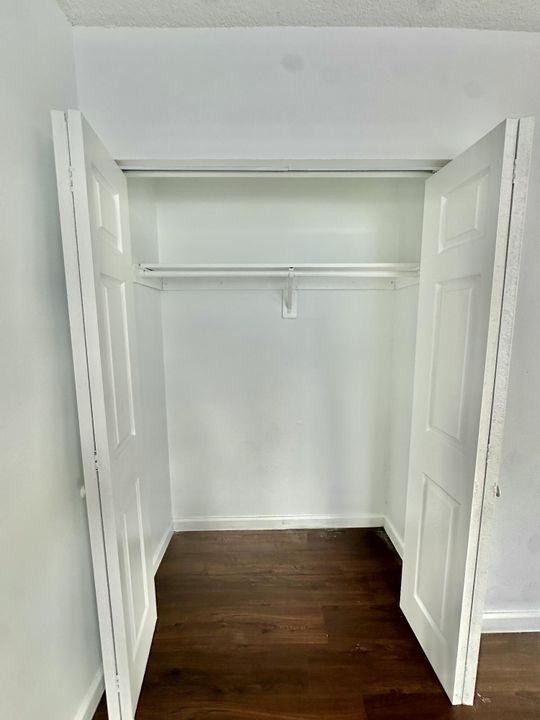 For Rent: $1,800 (2 beds, 1 baths, 980 Square Feet)