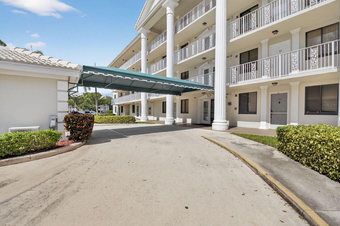 Active With Contract: $239,000 (2 beds, 2 baths, 1385 Square Feet)