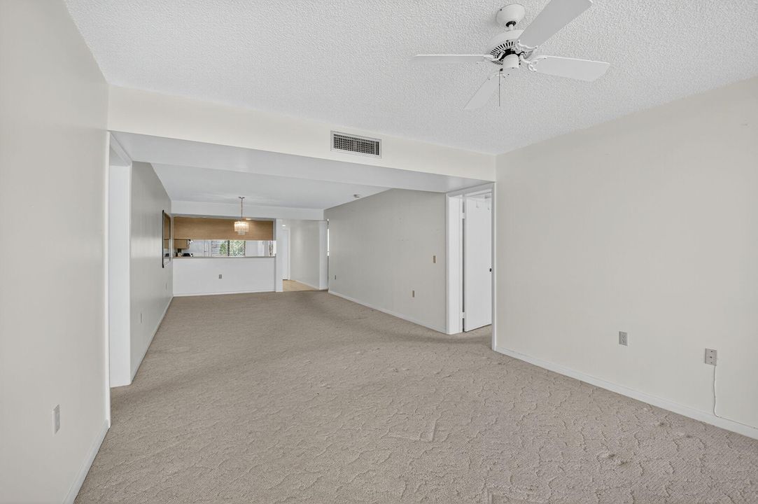 Active With Contract: $239,000 (2 beds, 2 baths, 1385 Square Feet)