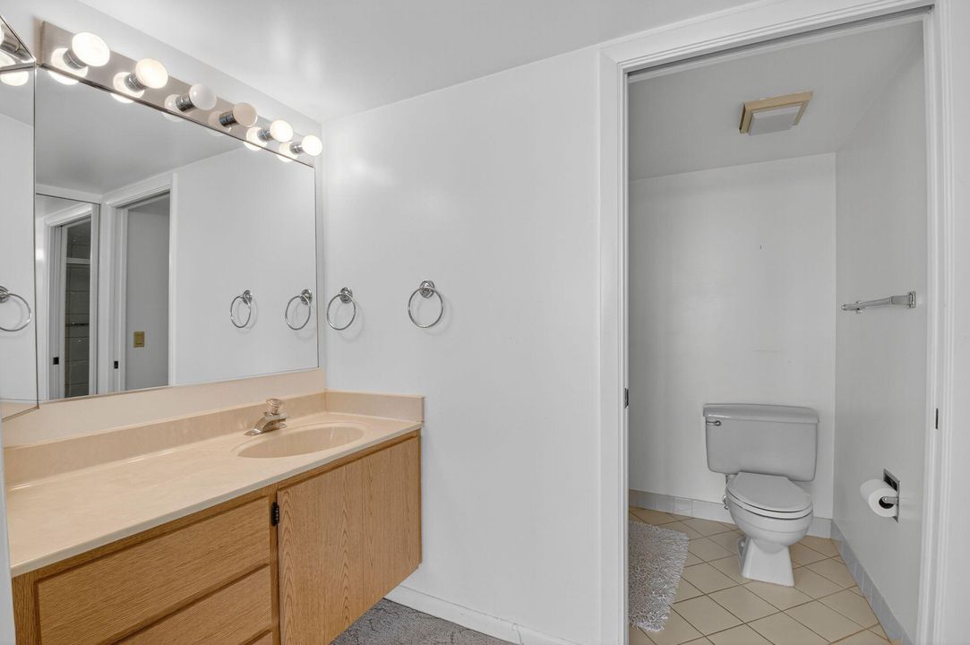 Active With Contract: $239,000 (2 beds, 2 baths, 1385 Square Feet)