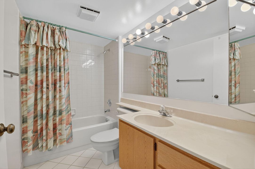 Active With Contract: $239,000 (2 beds, 2 baths, 1385 Square Feet)