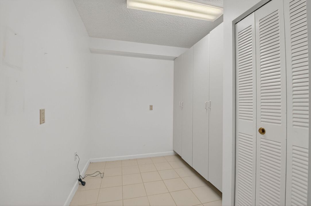 Active With Contract: $239,000 (2 beds, 2 baths, 1385 Square Feet)