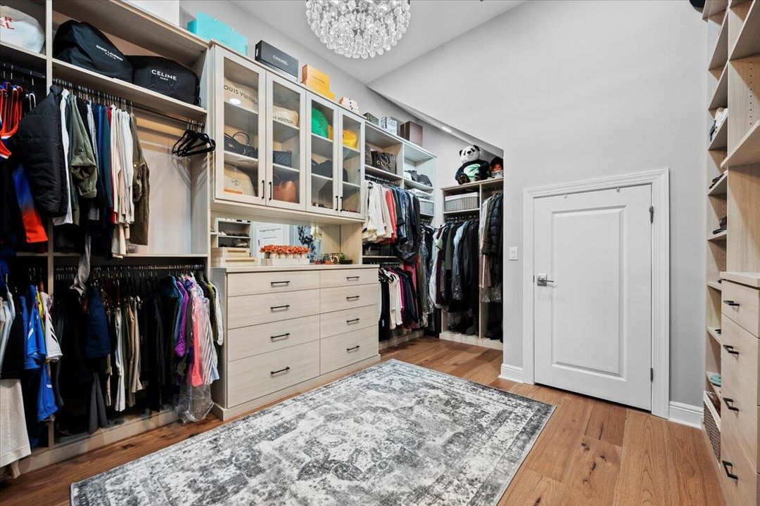 For Sale: $2,299,000 (3 beds, 3 baths, 3678 Square Feet)