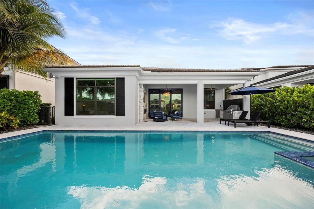 For Sale: $2,299,000 (3 beds, 3 baths, 3678 Square Feet)