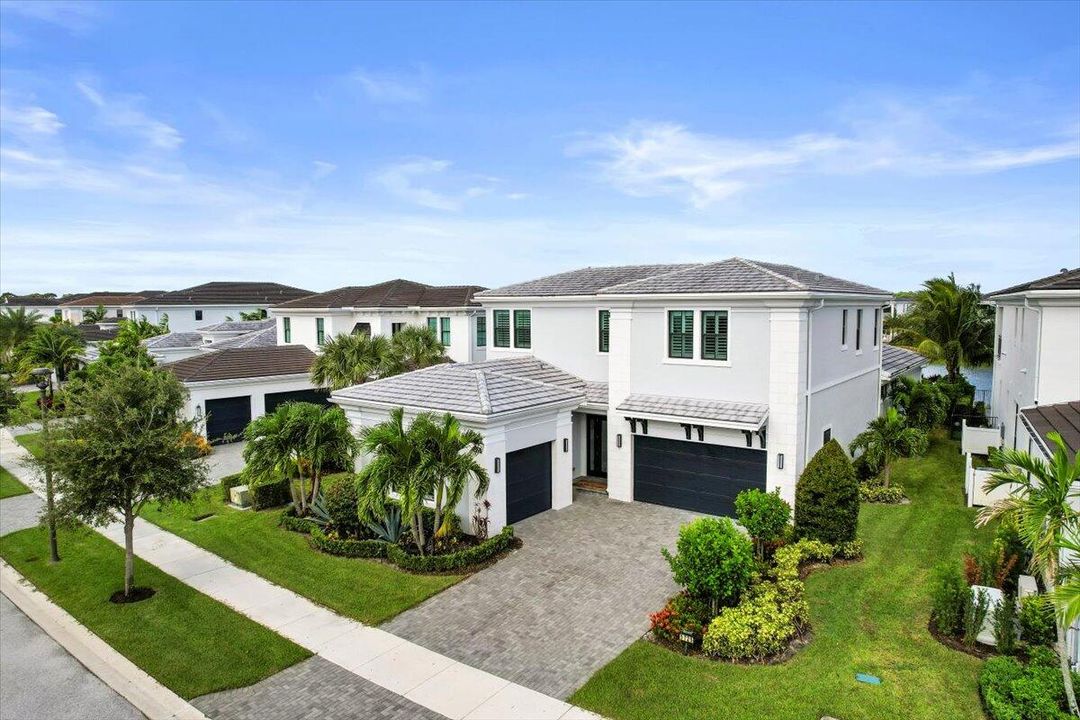 For Sale: $2,299,000 (3 beds, 3 baths, 3678 Square Feet)