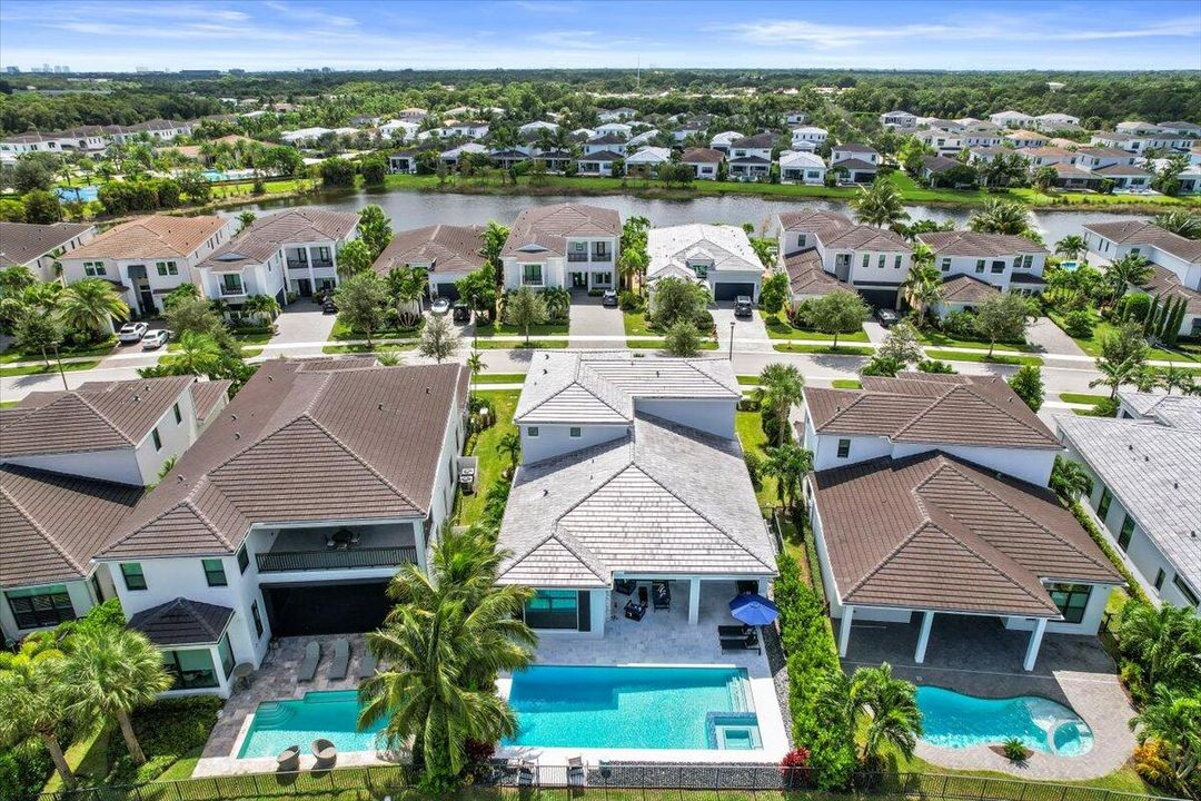 For Sale: $2,299,000 (3 beds, 3 baths, 3678 Square Feet)