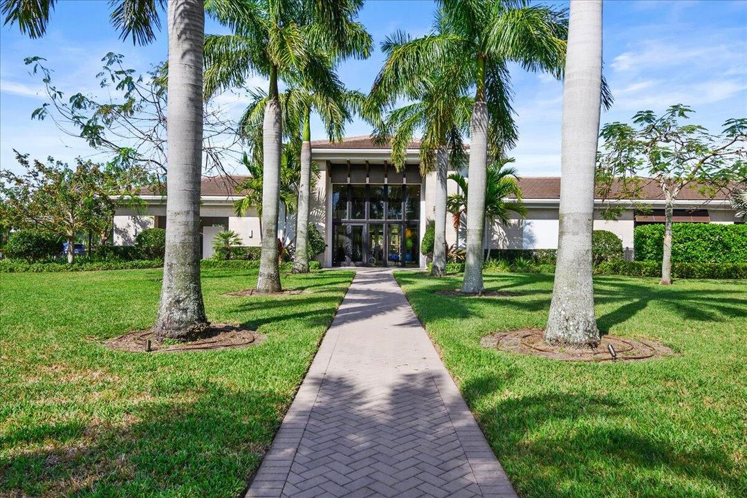 For Sale: $2,299,000 (3 beds, 3 baths, 3678 Square Feet)