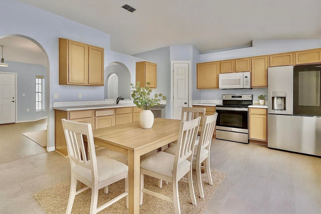 待售: $325,000 (3 贝兹, 2 浴室, 1332 平方英尺)