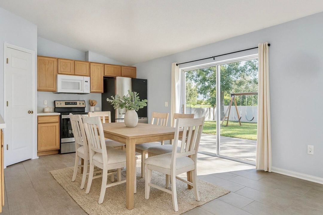 待售: $325,000 (3 贝兹, 2 浴室, 1332 平方英尺)